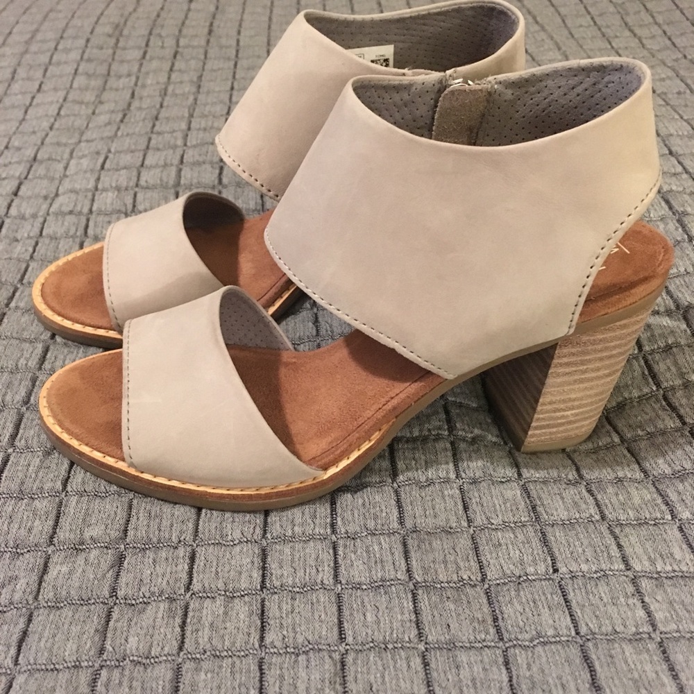 NWOT Toms super sexy heels